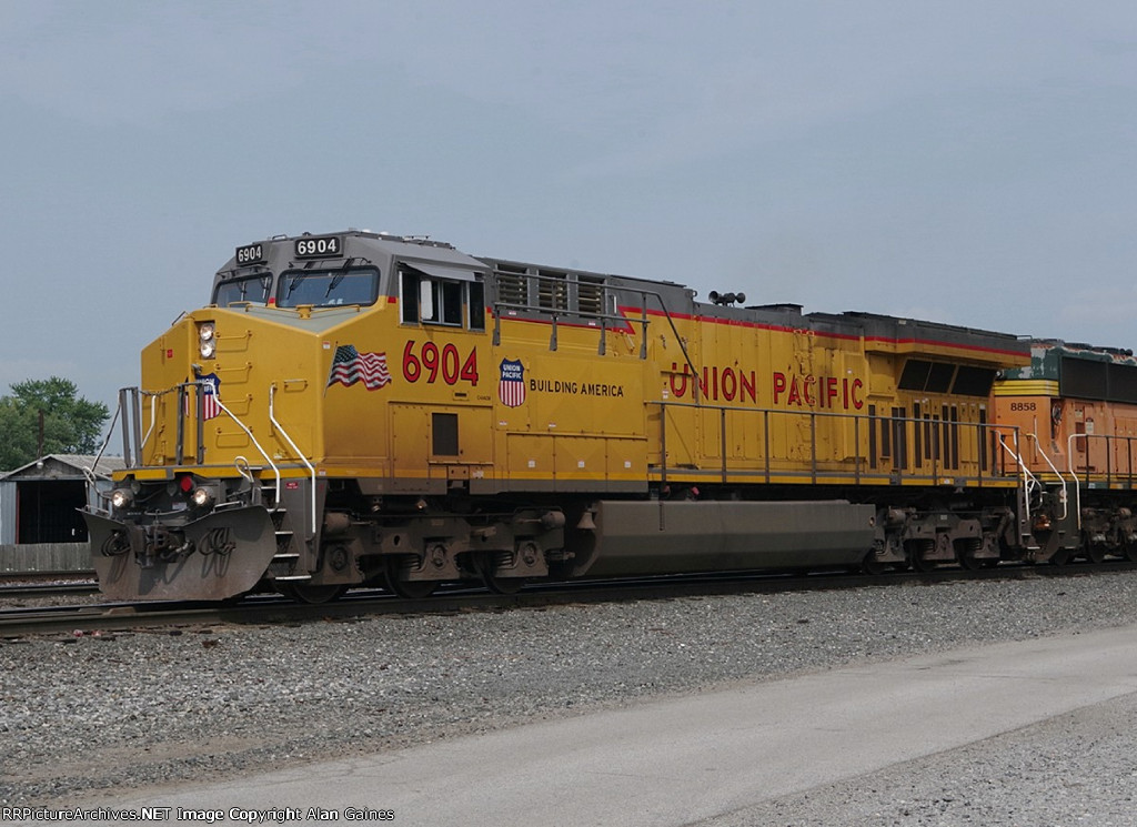 UP 6904